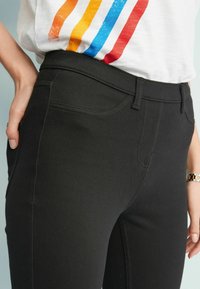 Next Džíny Slim Fit - black
