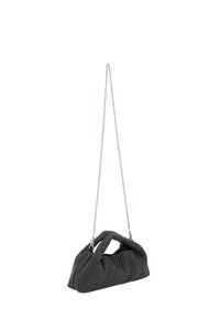 Svart pärlhandväska med en strukturerad design, som har en kedjesnor och ett unikt handtag, erbjuder en strukturerad yta och en elegant form.