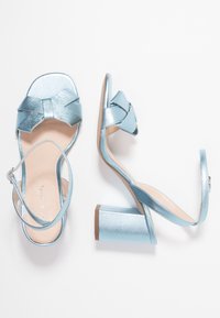 mint&berry Sandaalit nilkkaremmillä - metallic blue