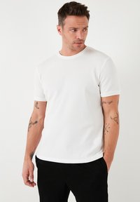 Tricou basic - ecru