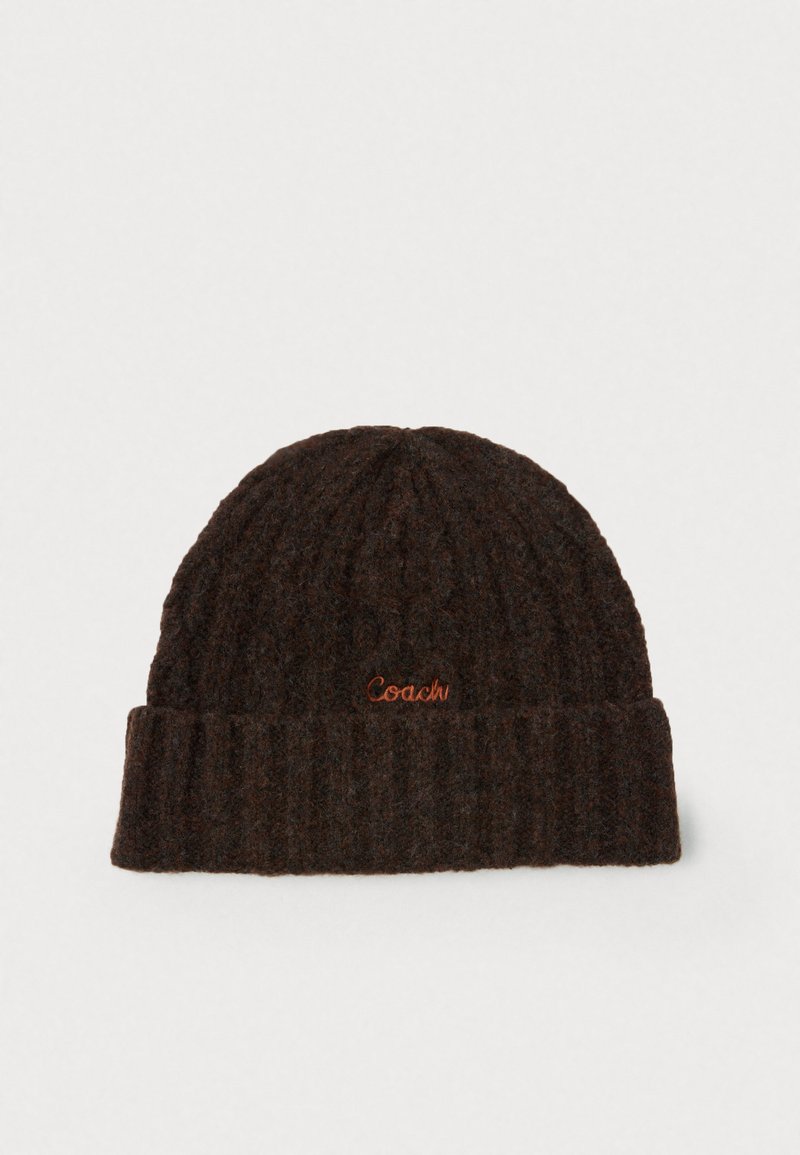 Brūns adīts beanie, kas izgatavots no mīksta materiāla. Izceļas ar salocītu piedurkni un diskrētu "Coach" logo izšuvumu oranžā krāsā. Strukturēts ribots dizains.