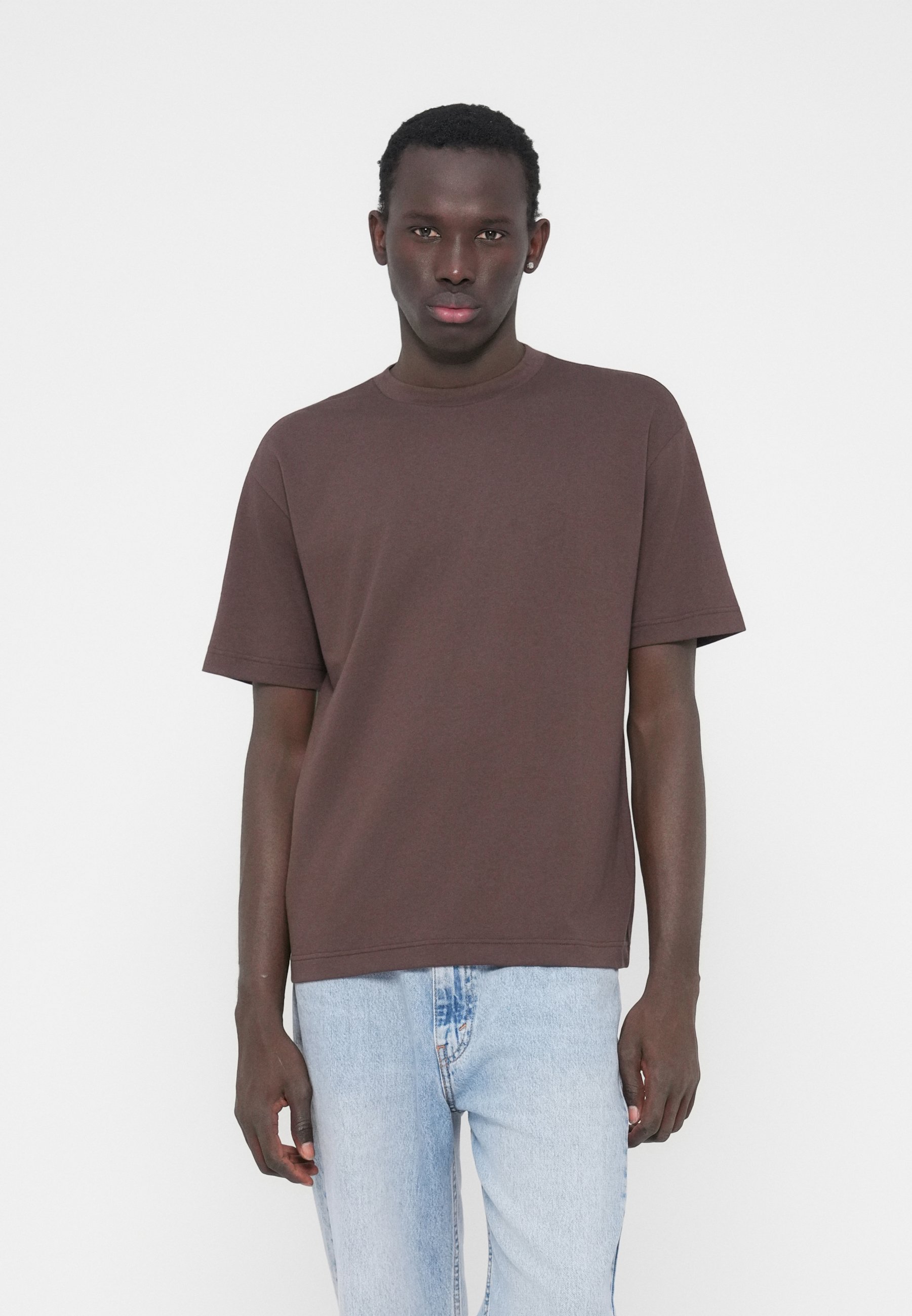 Hollister Co. COOLING BOXY - Basic T-shirt - dark brown - Zalando.ie
