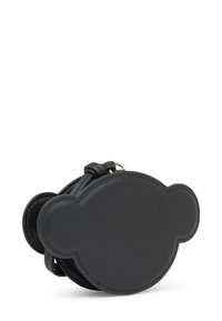 Czarna skórzana sakiewka na monety w kształcie głowy niedźwiedzia, zaokrąglone krawędzie, gładka faktura, z ozdobnym złotym uchwytem do przypięcia.