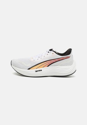 VELOCITY NITRO - Zapatillas running asfalto - white/sun stream
