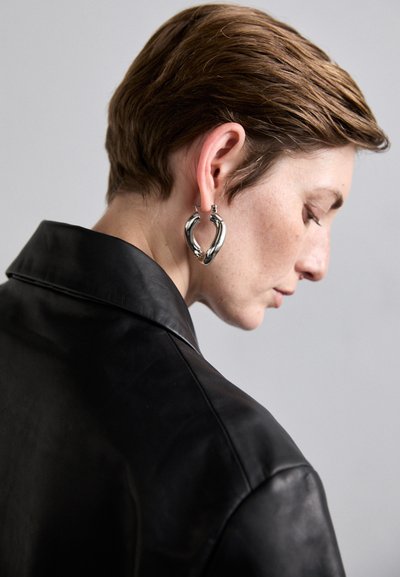 Bally Klassisk kappa / rock - black