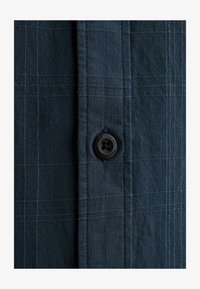 Sélectionné, bijou blue