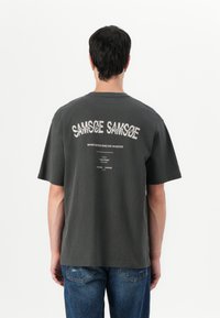 Samsøe Samsøe - SWIRL UNISEX - T-shirt con stampa - dark grey Immagine in miniatura 1
