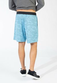 Spyder CAMOUFLAGE - Pantalón corto de deporte - light blue
