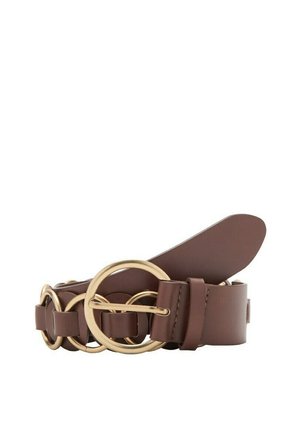 Rjaven usnjen pas z več zlatimi kovinskimi krožnimi obročki in zlatim zaponkom, položen ravno, z enim koncem zataknjenim skozi zaponko.