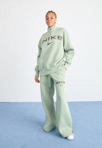 Nike Sportswear LOGO - Treniņtērpa apakšdaļas - jade horizon