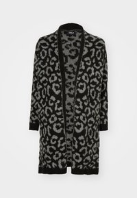 Cárdigan de leopardo en negro y gris con apertura frontal, mangas tres cuartos y bordes acanalados. Material de punto suave y texturizado.