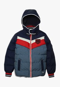 Chaqueta acolchada con capucha para niño, con mangas azul marino, franjas en chevron rojas y blancas, cuerpo azul, cierre frontal y parche de logo en el pecho.