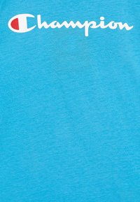Champion ICONS CREWNECK LARGE LOGO - Camiseta estampada - light blue
