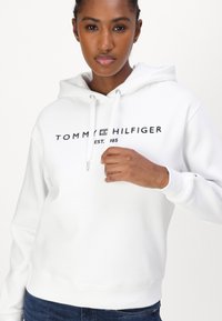 Tommy Hilfiger MDRN REG CORP LOGO  - Sweatshirt - optic white