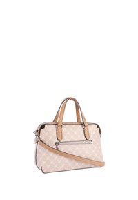 Sac à main beige avec une finition texturée, doté de doubles poignées, d'une bandoulière amovible et d'un poche zippée à l'avant avec des accessoires en métal argenté.