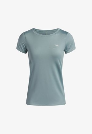 Světle modré sportovní tričko s texturovanou tkaninou, krátkými rukávy a kulatým výstřihem. Má malé bílé logo na levém prsu.