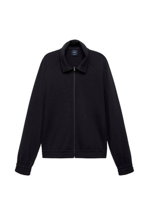 Czarna kurtka zapinana na zamek z prążkowanym kołnierzem i elastycznymi mankietami. Wykonana z miękkiego materiału, charakteryzująca się prostym krojem i minimalistycznymi detalami.