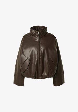 Braune Kunstleder-Bomberjacke mit hohem Kragen, Reißverschluss und Seitentaschen. Verfügt über einen gerafften Saum und weite Ärmel.