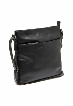 Sac en bandoulière en cuir noir avec une sangle réglable, poche avant pour glisser un smartphone et logo de la marque subtilement embossé.