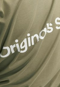 Jack & Jones JORVESTERBRO BACK SS CREW NECK  - Apdrukāts T-krekls - aloe