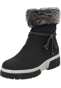 Svart ankelboot med en fodrad krage i päls, texturerad svart ovandel, dekorativ snörning och en kontrasterande grå gummisula med mönster.
