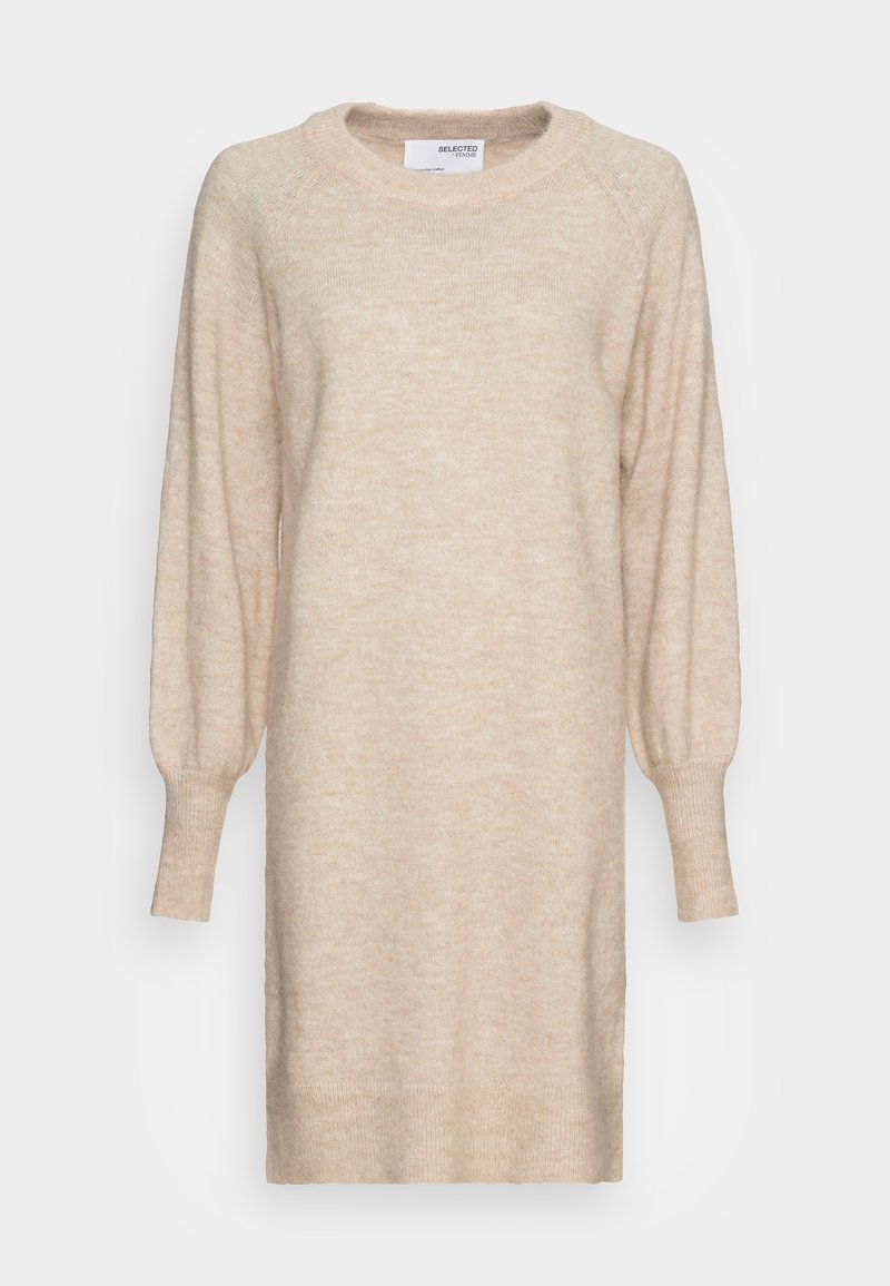 Vestito beige lavorato a maglia con scollatura rotonda e lunghe maniche a sbuffo. Texture morbida, lunghezza fino a metà coscia, sottile motivo orizzontale, polsini a costine.