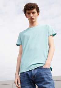Tommy Jeans SLIM JASPE CREW NECK - T-shirt básica - turquoise