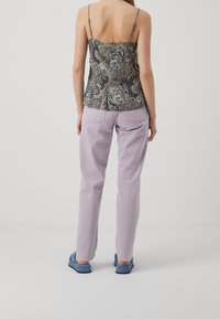 Vero Moda Toppi - mottled olive