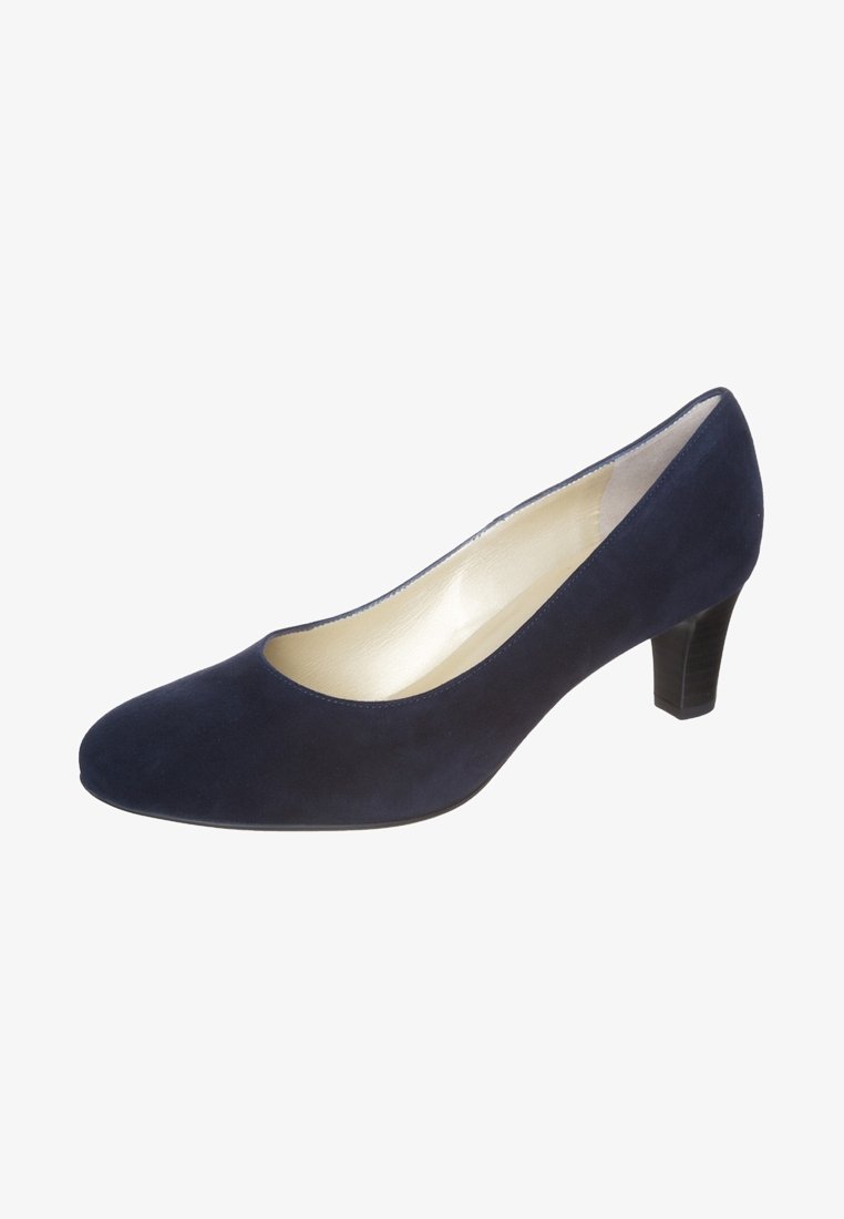 Escarpin femme en daim bleu marine avec bout arrondi et petit talon carré, doublure intérieure beige, isolé sur fond blanc.