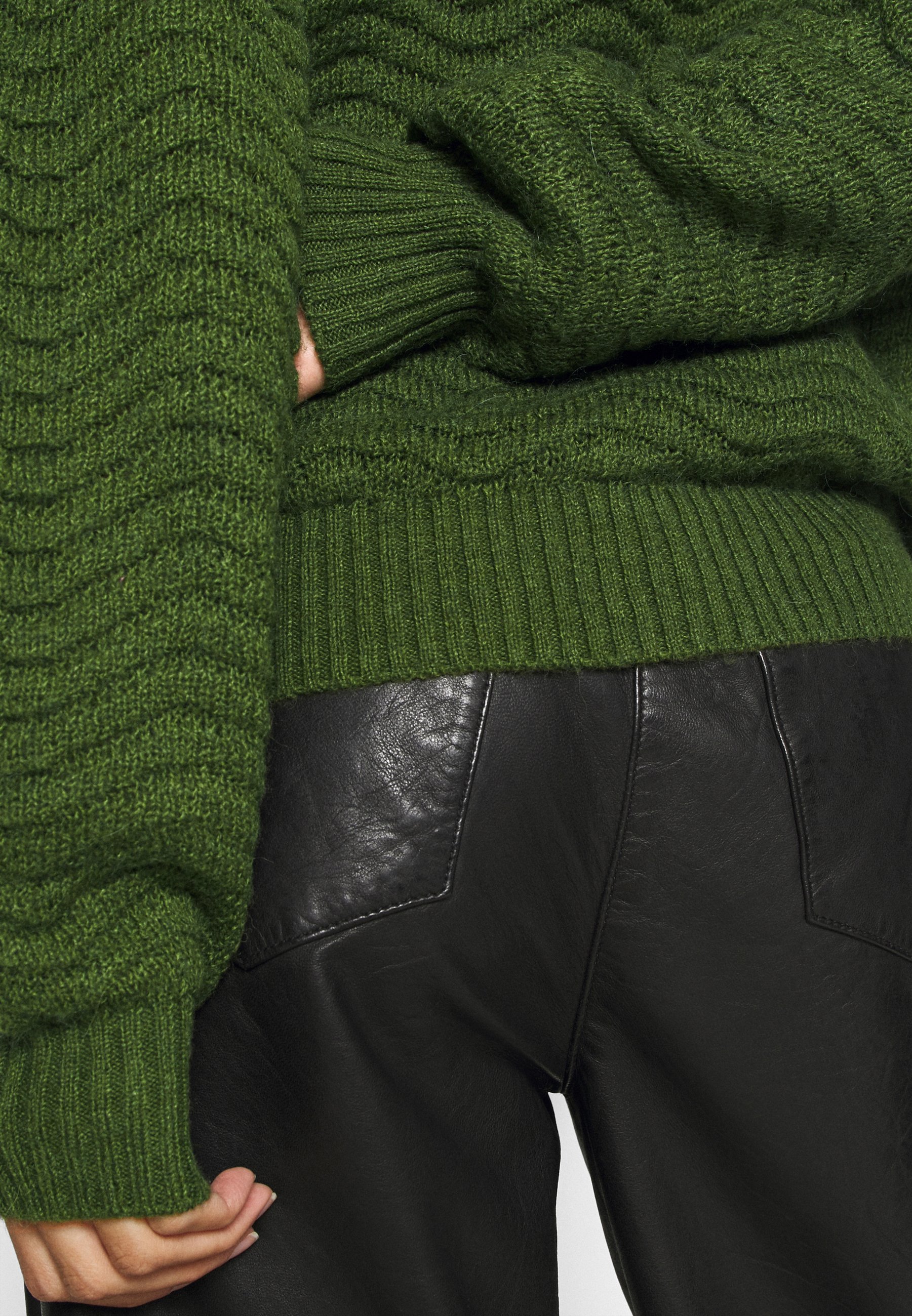 YAS YASBETRICIA Strikkegenser chivemørkegrønn Zalando.no YAS Tall YASBETRICIA Strikkegenser chive Zalando.no