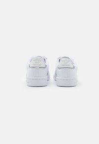 adidas Originals CONTINENTAL 80 STRIPES  - Sportcipő -  white