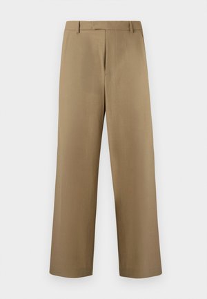 Pantalon beige taille haute, jambes droites, avec passants pour ceinture et fermeture éclair à l'avant, sur un fond uni.