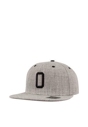 Cappello grigio a visiera piatta realizzato in tessuto testurizzato, con il logo "O" ricamato in nero sulla parte anteriore e dettagli neri.