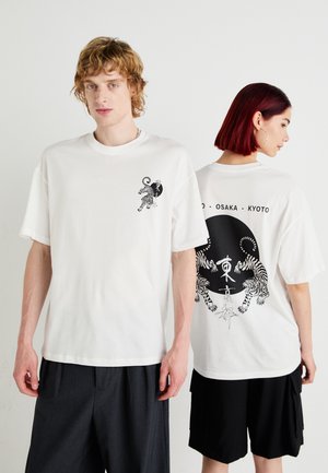 Jack & Jones JORRANDOM CREW NECK UNISEX - T-shirt con stampa - bright white