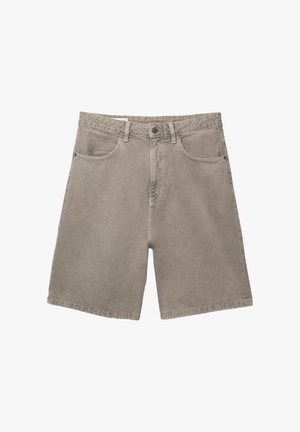 Ljusgrå denimshorts med en avslappnad passform, utrustade med framfickor, dragkedja och bälteshällor, tillverkade av strukturvävd bomullstyg.