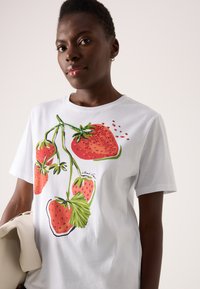 Marc Cain Μπλουζάκι με στάμπα - white