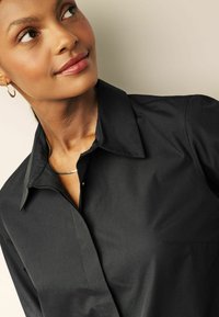 Next REGULAR FIT - Skjortebluser - black