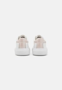 Calvin Klein RAISED CUPSOLE LACE UP - Sneaker low - white/crystal gray