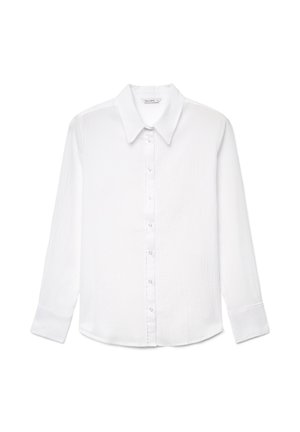 Camicia bianca a maniche lunghe con bottoni e collo a punta, con una sottile trama verticale, distesa su uno sfondo bianco.