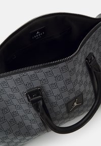 Jordan JAM MONOGRAM DUFFLE BAG UNISEX - Športová taška - smoke grey