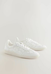 Non selezionato, off white