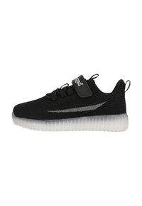 Sneaker in maglia nera con una tomaia leggera e flessibile e una suola traslucida. Presenta un cinturino in Velcro e dettagli riflettenti discreti.