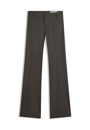 Hnědé rozšířené kalhoty vyrobené z hladké, texturované látky; mají plochý přední díl, přední kapsy a pas s poutky na opasek.