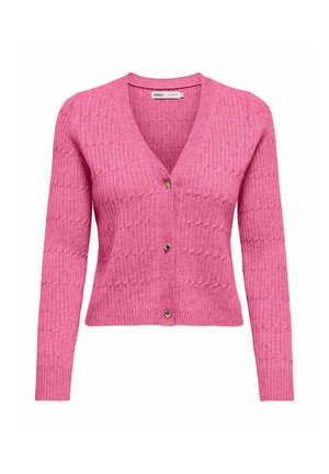 Cardigan rose avec un décolleté en V, texture côtelée et manches longues. Présente trois boutons en forme de cœur dorés sur le devant.