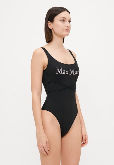 Maillot de bain noir avec décolleté plongeant, fines bretelles et coupe ajustée. Présente un logo "Max Mara" brodé sur le devant. Jambes échancrées.