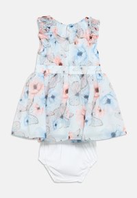 Φλοράλ φόρεμα με ανοιχτό γαλάζιο φόντο, μοτίβα με ροζ και μπλε λουλούδια, βολάν στα τιράντες και ταιριαστό λευκό κάλυμμα για την πάνα.