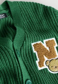 Nevybráno, green varsity