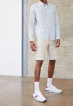 Short - beige