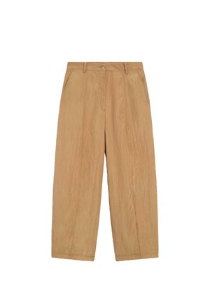 Pantalon beige taille haute à jambes larges avec passants pour ceinture, fermeture à boutons sur le devant, poches latérales et coutures verticales discrètes, présenté sur fond blanc.
