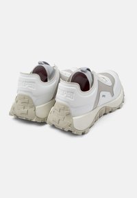 Camper DRIFT TRAIL - Sneakers basse - weiß grau